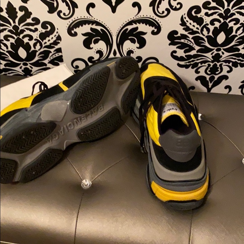 Men’s Balenciaga Triple S - Picture 7 of 7